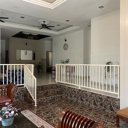 Ayer Hitam Leissa Homestay מראה חיצוני תמונה