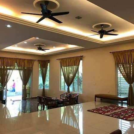 Ayer Hitam Leissa Homestay מראה חיצוני תמונה